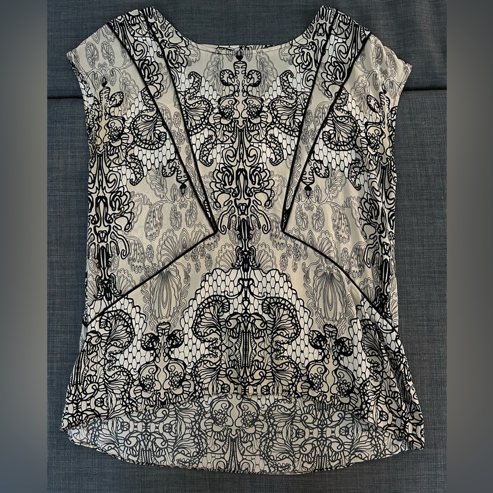 Beautiful Willow & Clay blouse in great condition